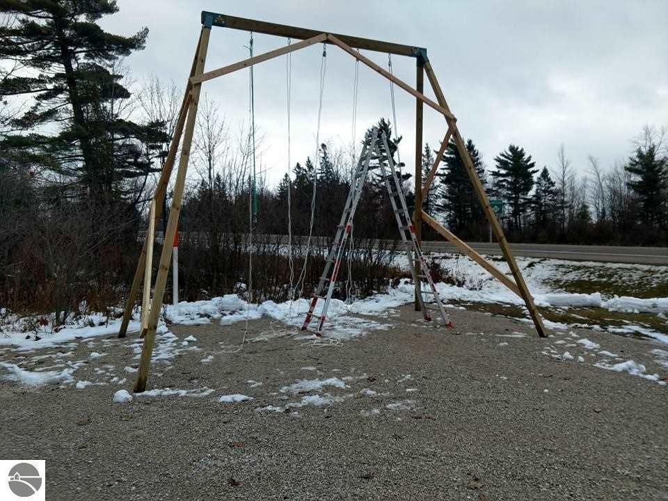 16086 Us Hwy 2, Cooks, MI 49817